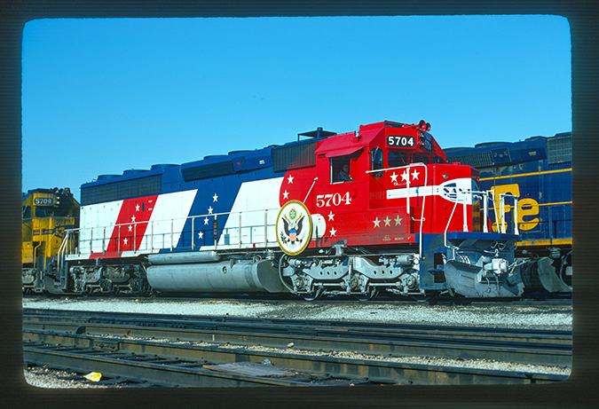 Santa Fe Bicentennial unit 5704 in 1976 | Photo credit: Joe McMillin 